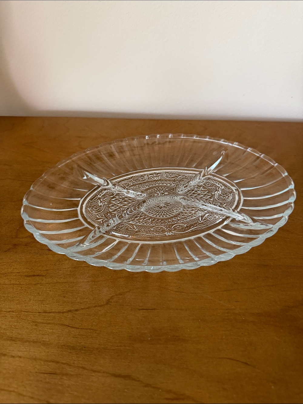 Crystal Clear Industries Trellis Pattern Blue Tinted 10-inch Oval Sectional Dish